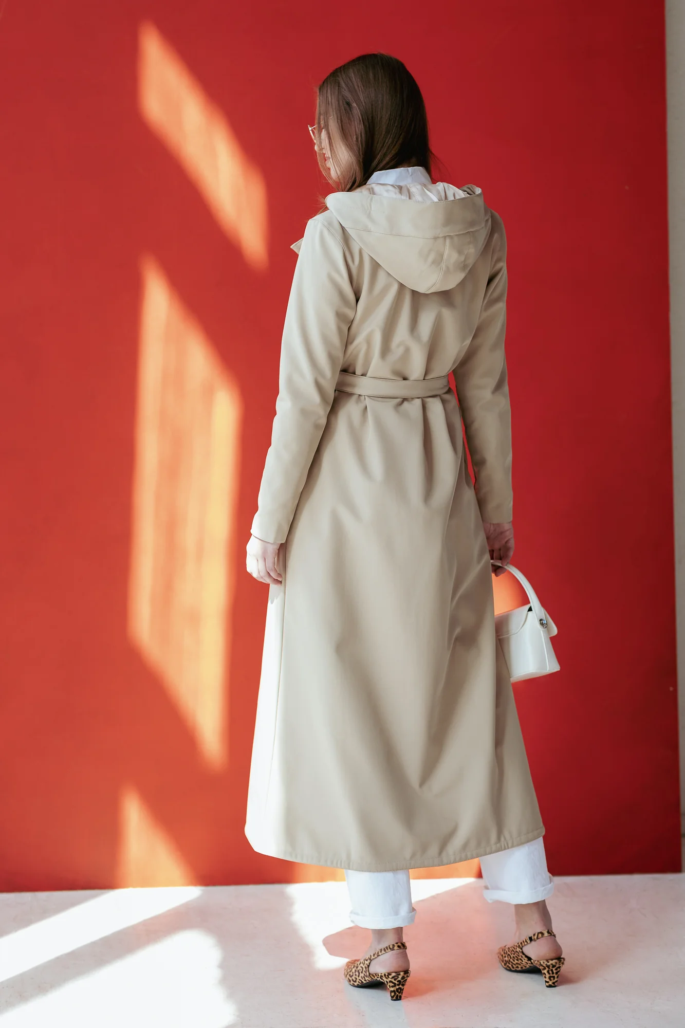Double Breasted Coat with Trapeze Cut in Beige | Classic Trench - Image 4