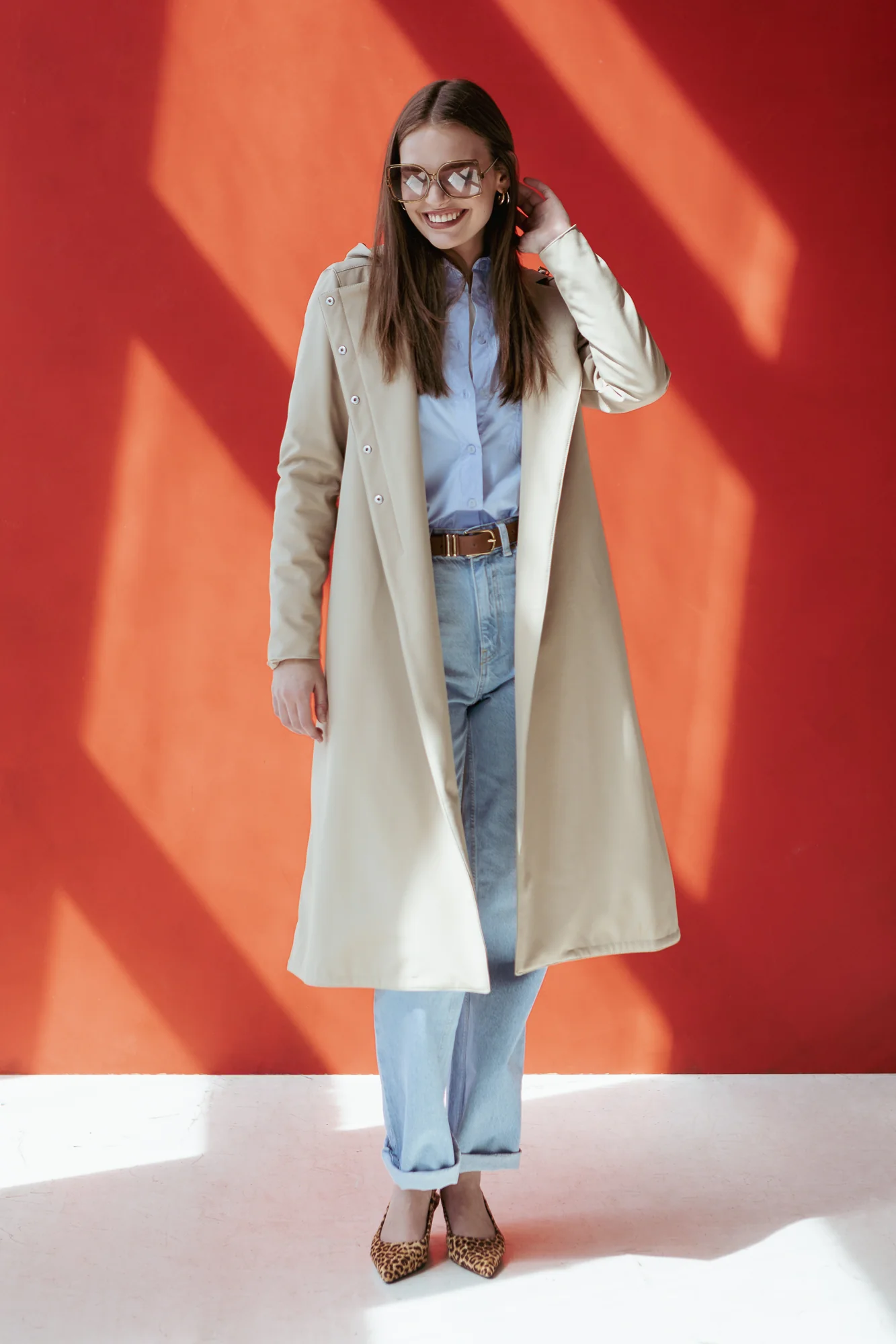 Double Breasted Coat with Trapeze Cut in Beige | Classic Trench - Image 7